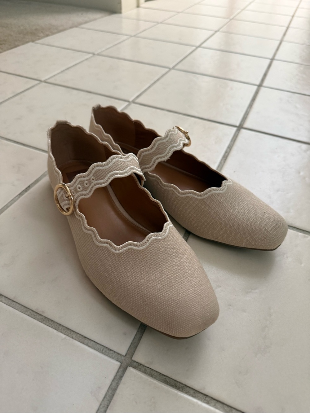 Dolce Vita Scalloped Mary Jane Flats in Light Beige with Gold Buckle- Size 10